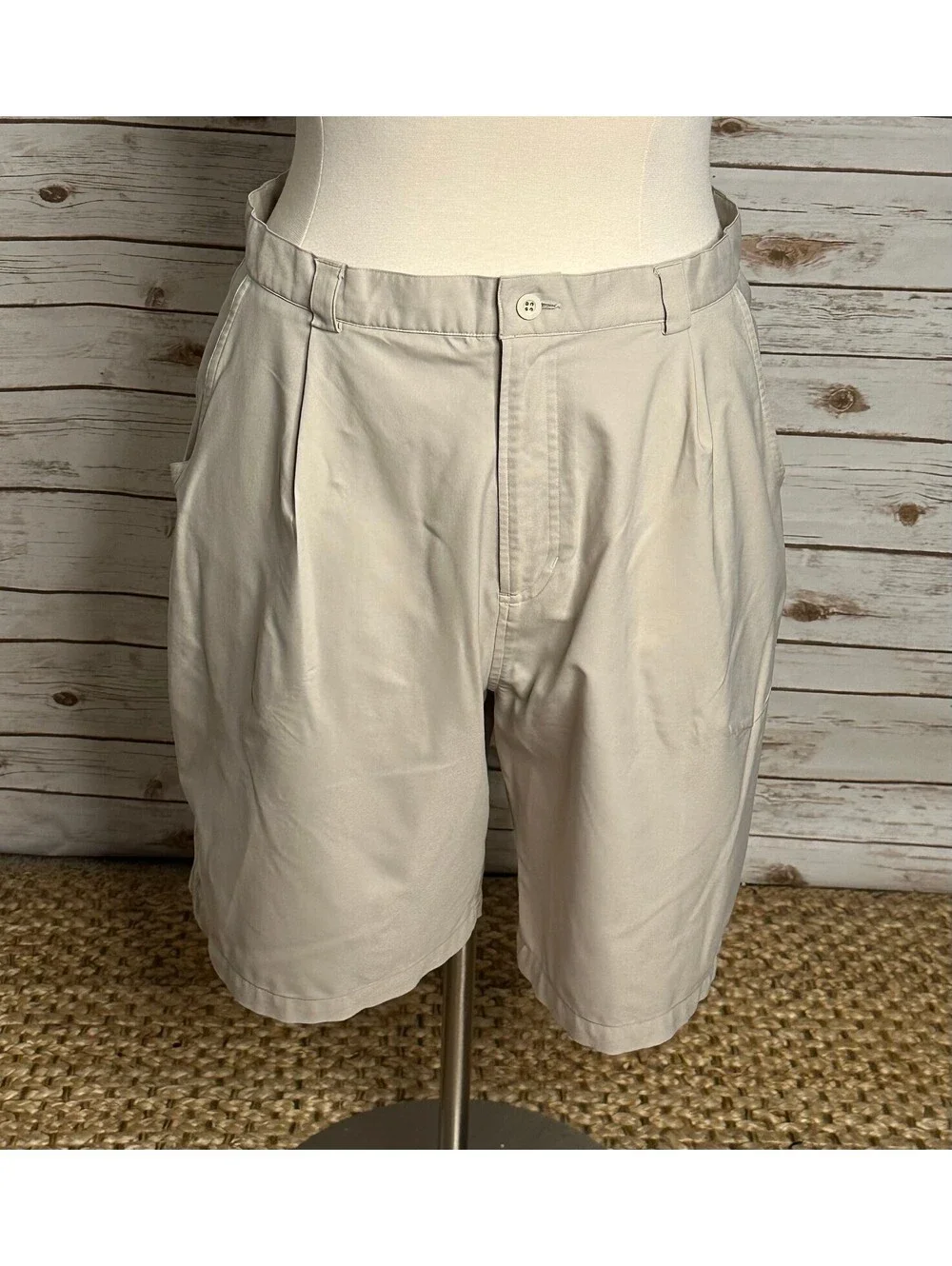 Under Armour khaki golf shorts Size 38 golfcore preppy old money country club